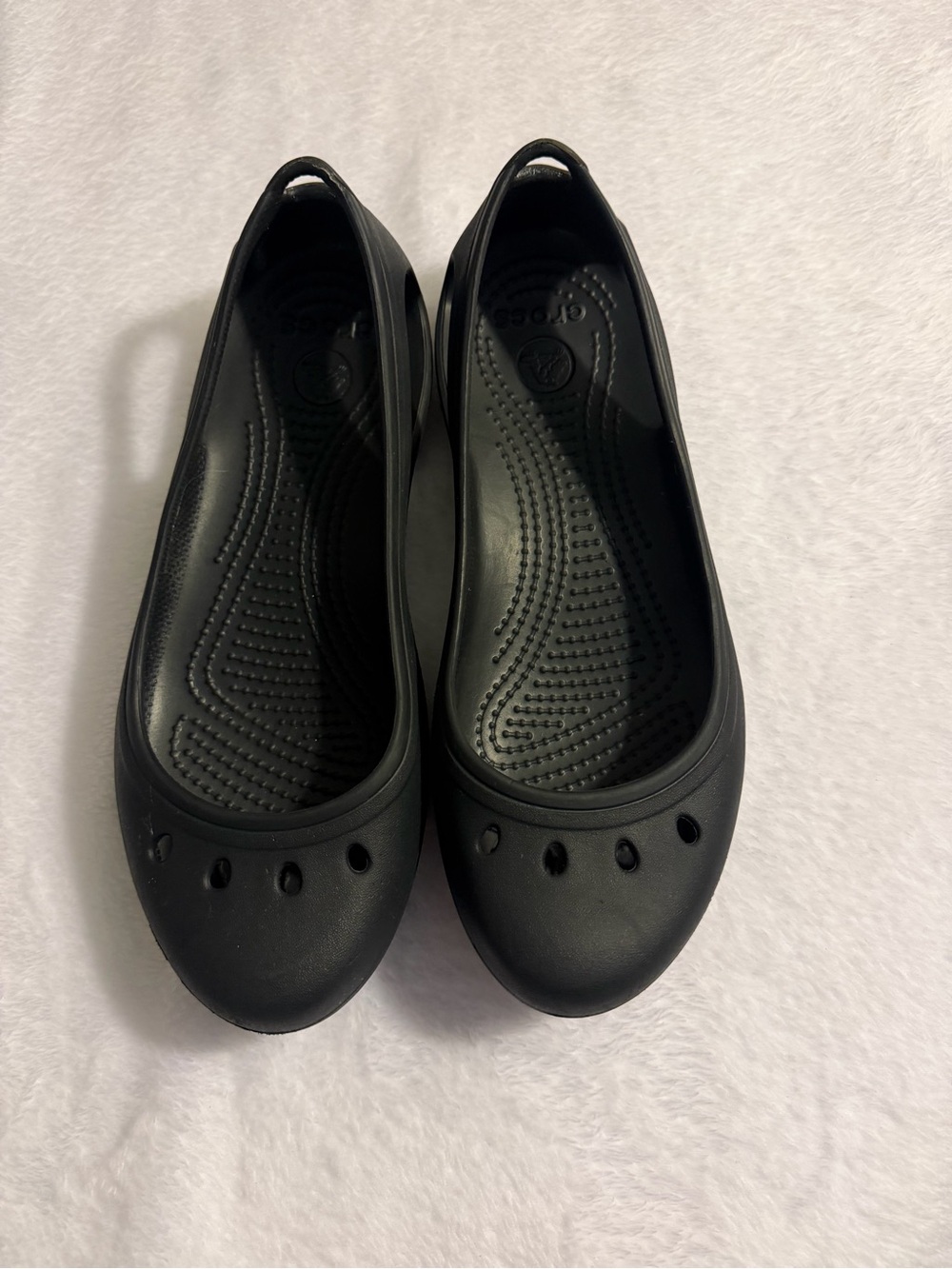 CROCS Women's Black Slip-On Ballet Flats. Size 8 ladies